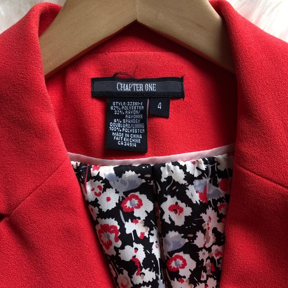 Blazer with short sleeves and pleats - Picture 4 of 4